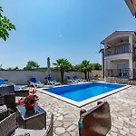 Kiko, A Private Oasis In Labin 別荘