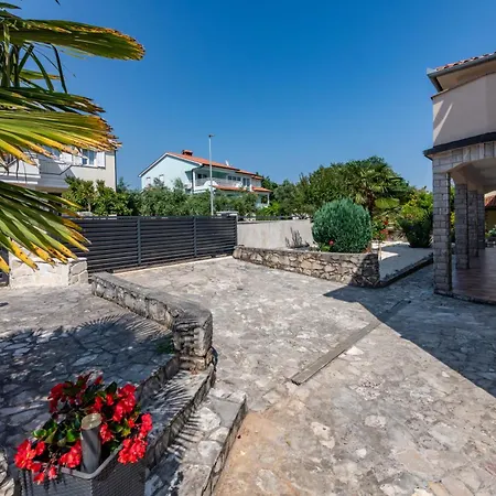 Nyaraló Kiko, A Private Oasis In Labin *